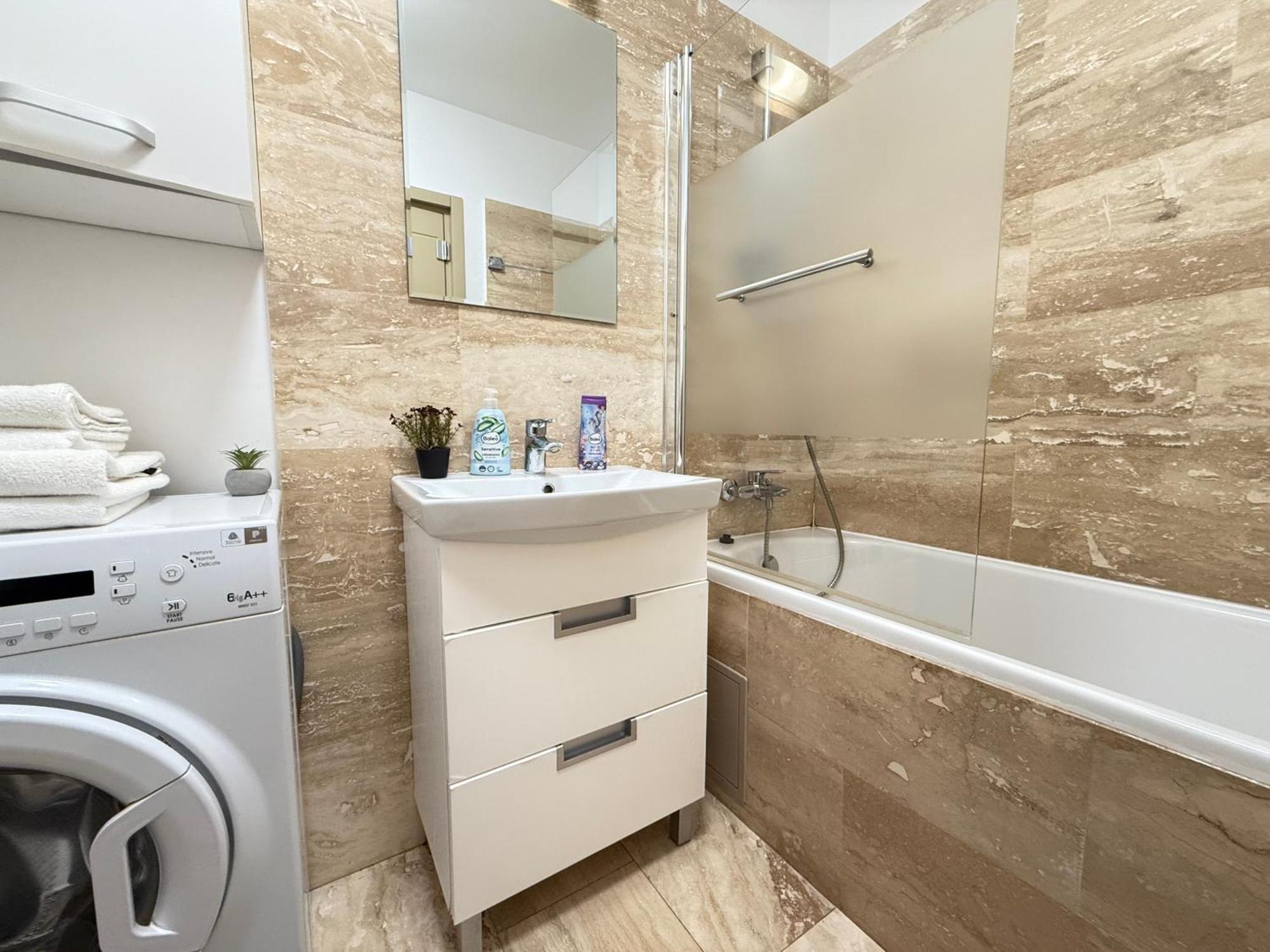 Smart Stay Studio With Free Parking Ясси Екстер'єр фото